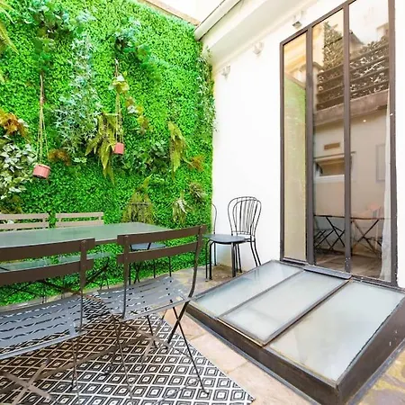 Maison De Charme Avec Terrasse Parigi